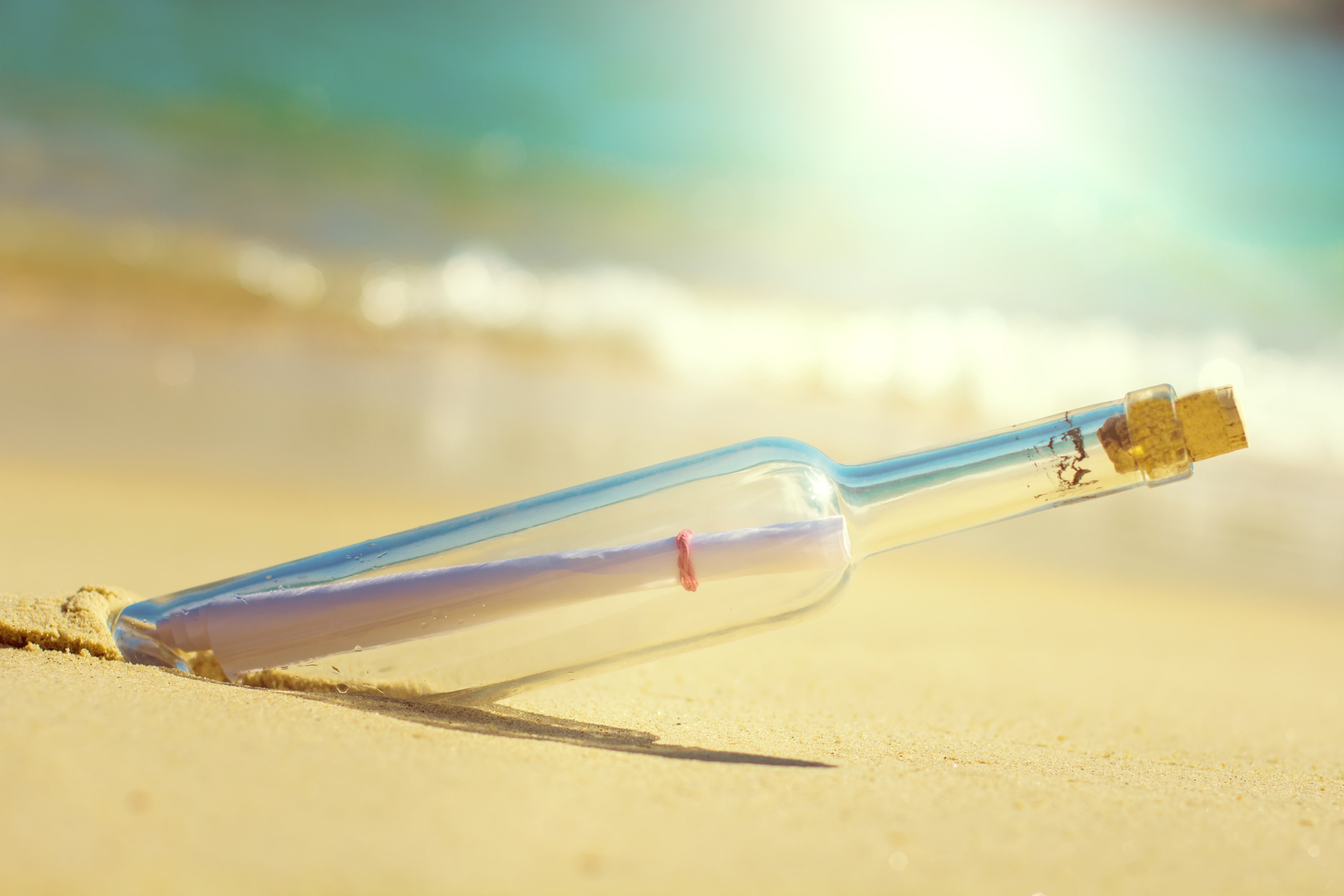 bouteille sur le sable bouteille sur le sable