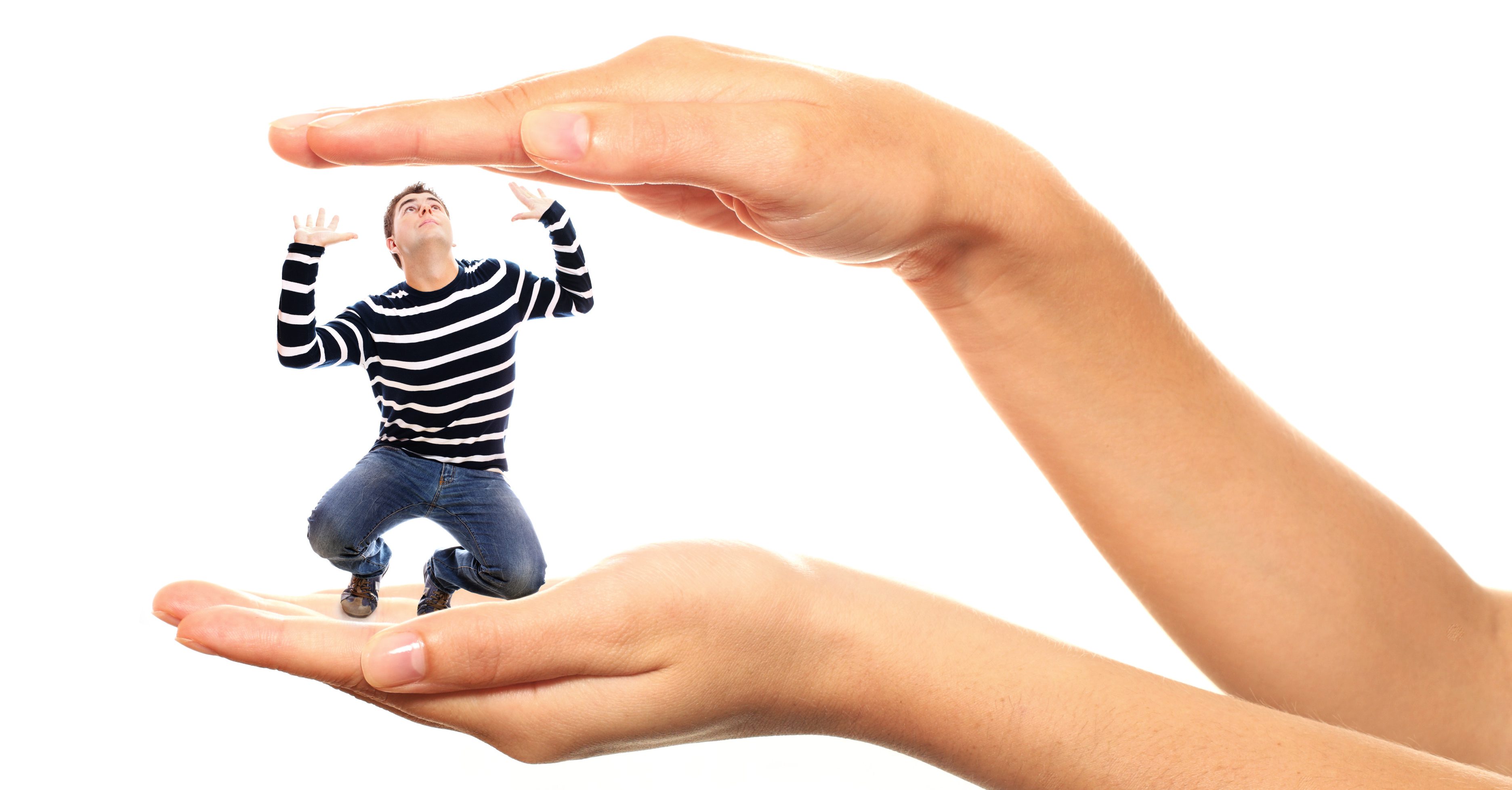 Homme entre deux mains Homme entre deux mains