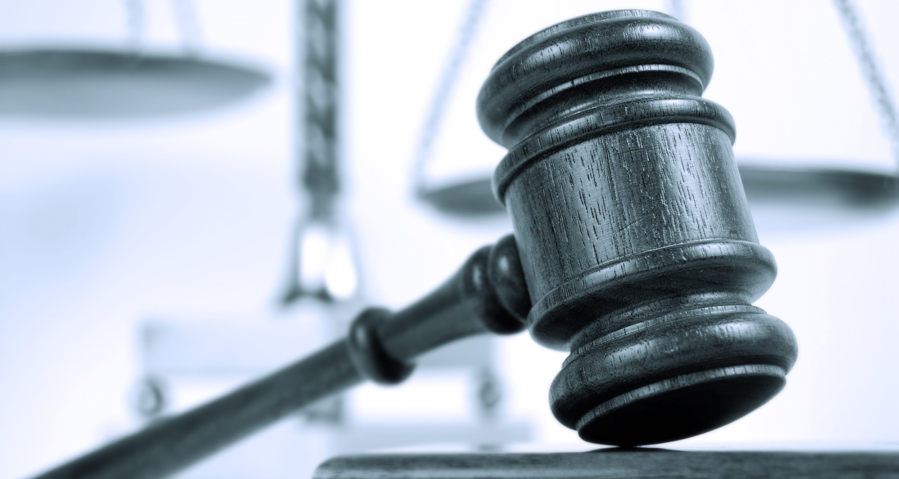 marteau et balance de la justice